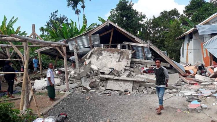 As death toll on Indonesia's Lombok tops 100, thousands wait for aid