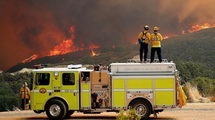 В Калифорнии тушат самый большой пожар в истории штата