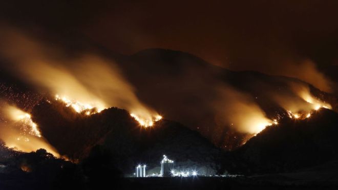 "النيران المقدسة" في كاليفورنيا: محاكمة شخص بتهمة إشعال الحرائق انتقاما من الجيران