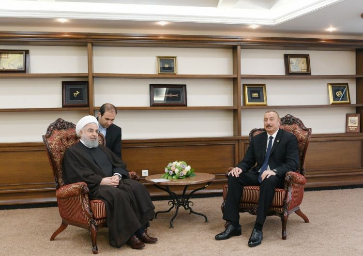 Azərbaycan Prezidenti İlham Əliyev Aktauda İran Prezidenti Həsən Ruhani ilə görüşüb