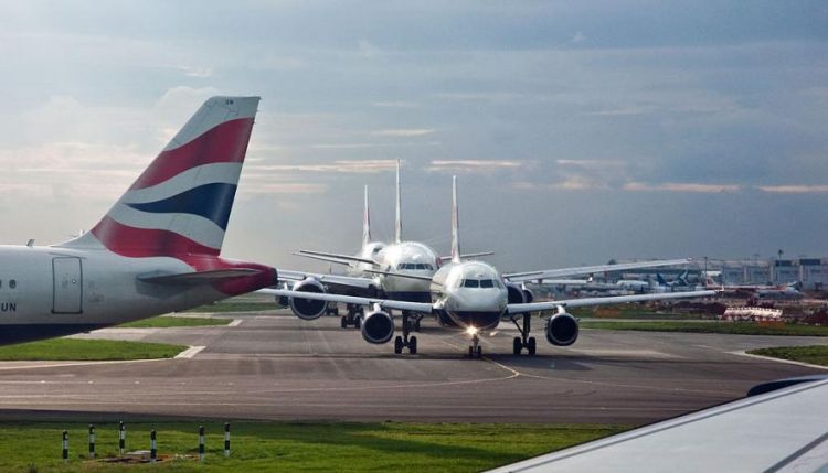 Heathrow Airport passport queues reached two-and-a-half hours in July-data