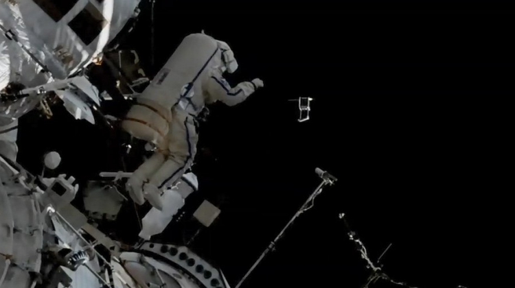 Российские космонавты вернулись на МКС после 7 часов 46 минут работ в космосе