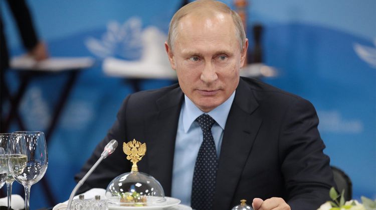 Putin toya dəvət edildi ölkə bir-birinə qarışdı