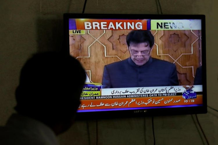 عمران خان يؤدي القسم رئيسا لوزراء باكستان