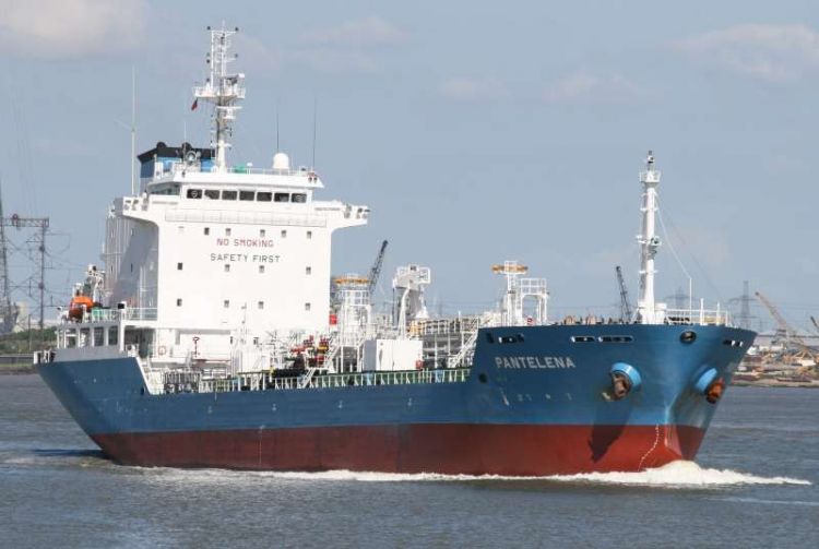У берегов Африки исчез танкер с 17 грузинскими моряками