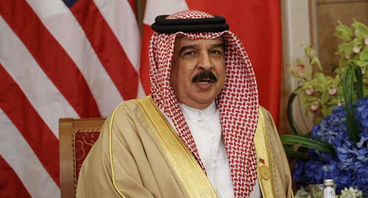 ملك البحرين يفاجئ الجميع ويثير جدلا في الخليج بشأن حكم قطر