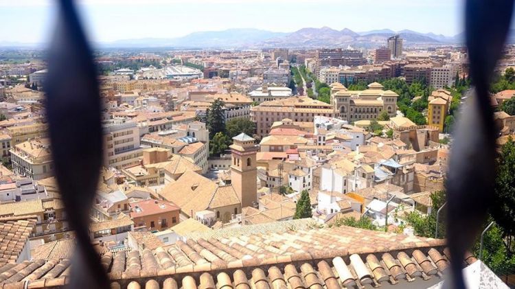 Противники туризма в Барселоне призвали отдыхающих бросаться с балконов