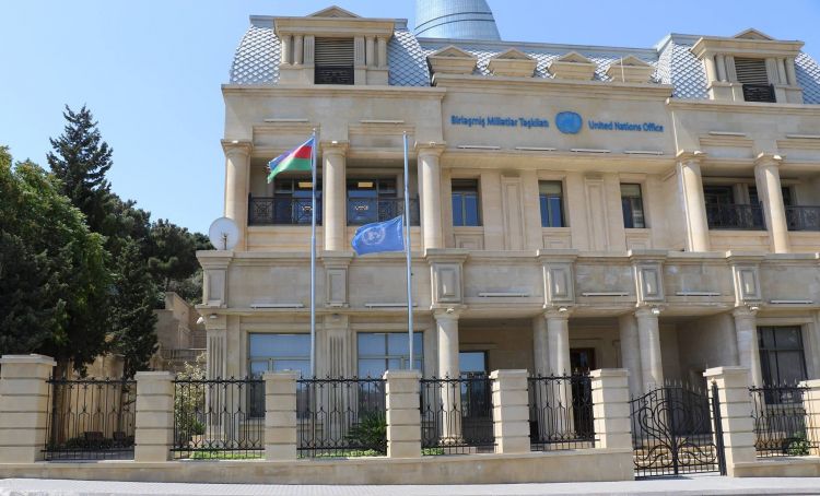 Офис ООН в Азербайджане приспустил флаги в память о Кофи Аннане