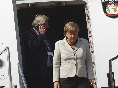 Merkel qondarma erməni soyqırımı abidəsi önündə...