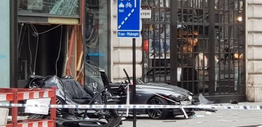 В Лондоне автомобиль врезался в остановку