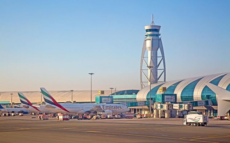 Власти ОАЭ опровергли заявления хуситов об обстреле аэропорта Дубая