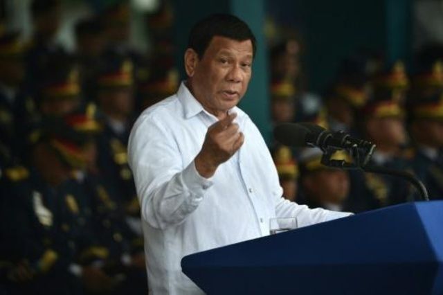 رئيس الفيليبين يلوم "صديقه" ترامب على مصاعب بلاده الاقتصادية