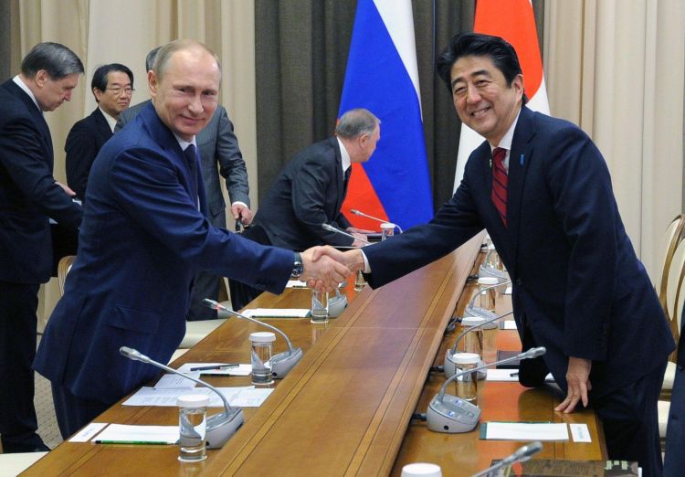 Japanese PM says making peace treaty historic task for him, Putin