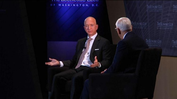 Amazonun qurucusu Ceff Bezos evsizlərə 2 milyard dollar bağışlayır