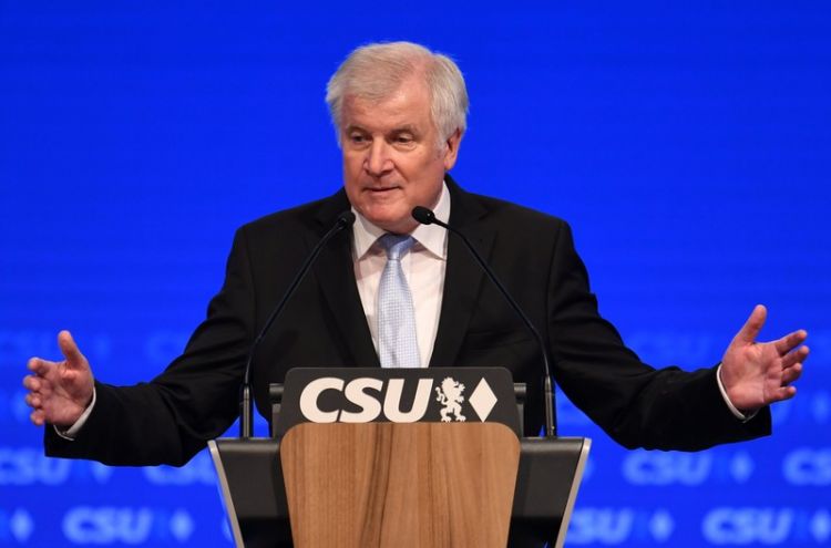 Germany's Seehofer still optimistic about migrant deal with Italy