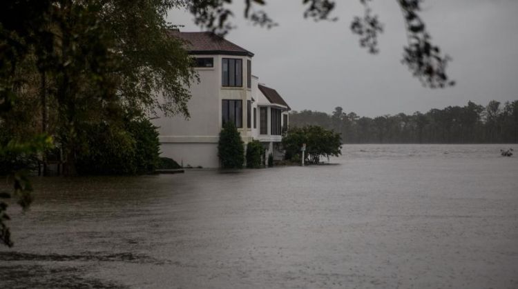 В США в результате урагана "Флоренс" погибло 34 человека