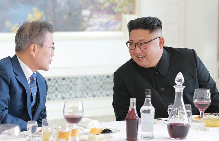 Ким Чен Ын подарил лидеру Южной Кореи две тонны грибов
