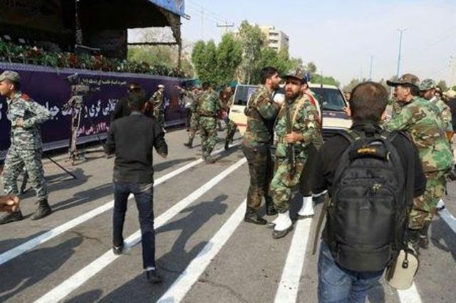 جماعة عربية مناهضة للحكومة تعلن المسؤولية عن هجوم العرض العسكري الإيراني