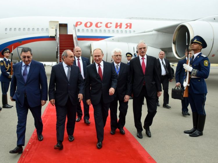 الرئيس الروسي يصل في زيارة عمل إلى أذربيجان