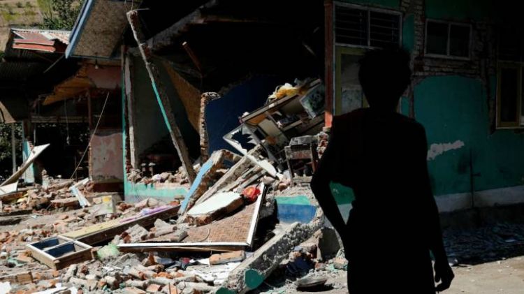 Quake, tsunami kills at least 30 on Indonesia's Sulawesi island