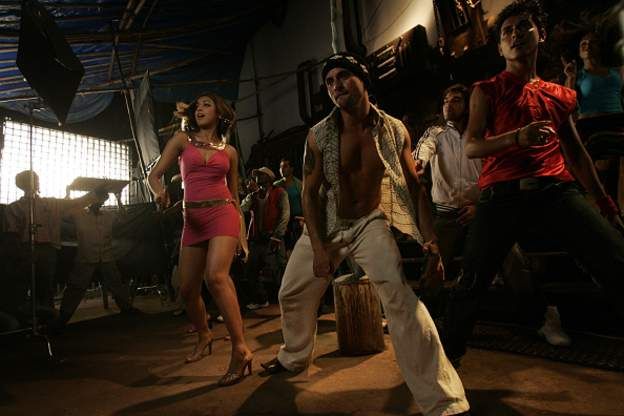 ممثلة هندية تتهم ممثلا بالاعتداء عليها جنسيا خلال تصوير مشهد راقص
