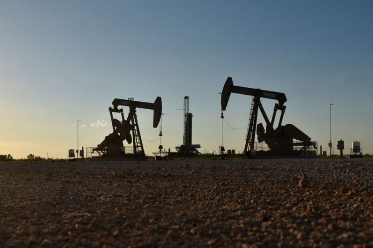 Brent oil rises to four-year high ahead of Iran sanctions, traders eye more hikes