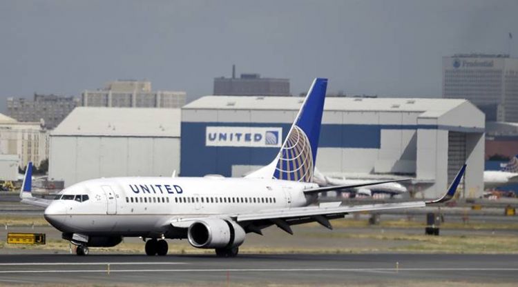United Airlines plane lands safely in Sydney after mayday call