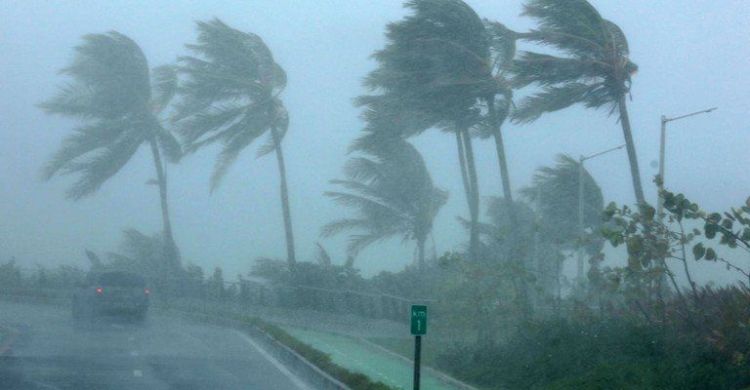 Florida governor warns storm could have winds of 100 mph