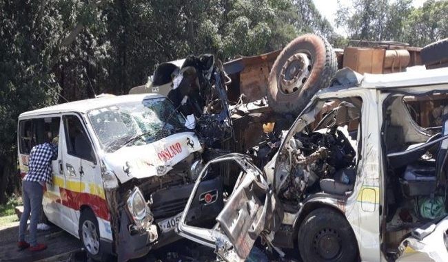 Bus crash kills at least 42 in Kenya