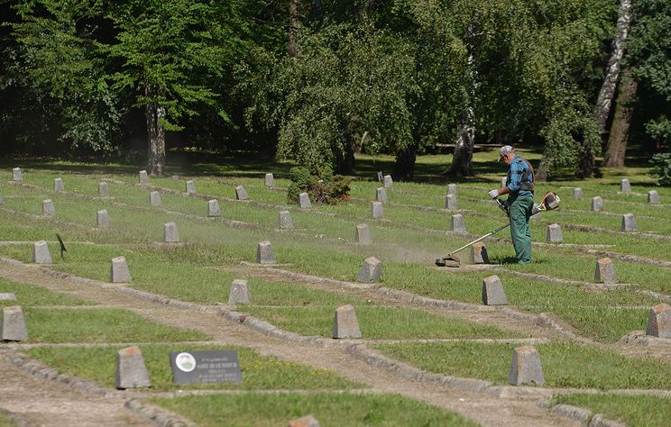 Desecration of Soviet tombs in Poland consequence of falsifying history