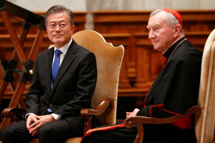 On eve of meeting pope, South Korean president speaks of peace hopes