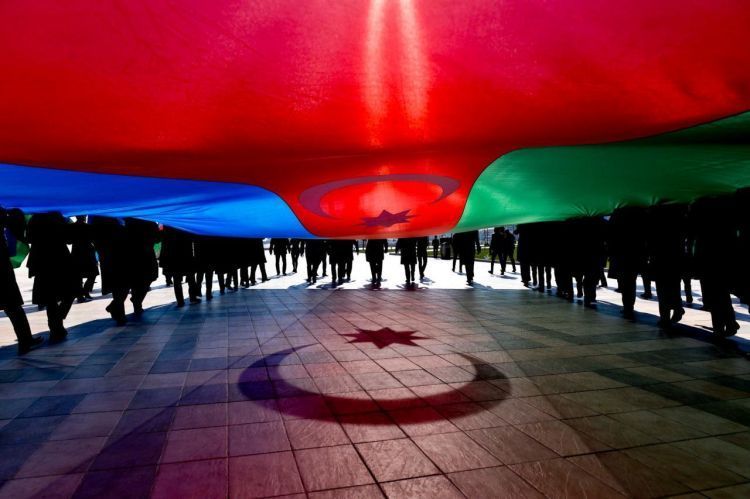 18 أكتوبر - يوم استقلال دولة جمهورية أذربيجان