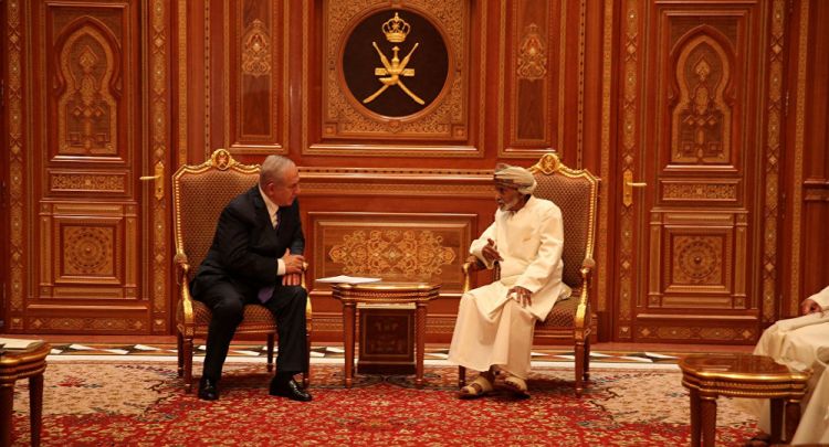 كيف استقبل السلطان قابوس رئيس الوزراء الإسرائيلي