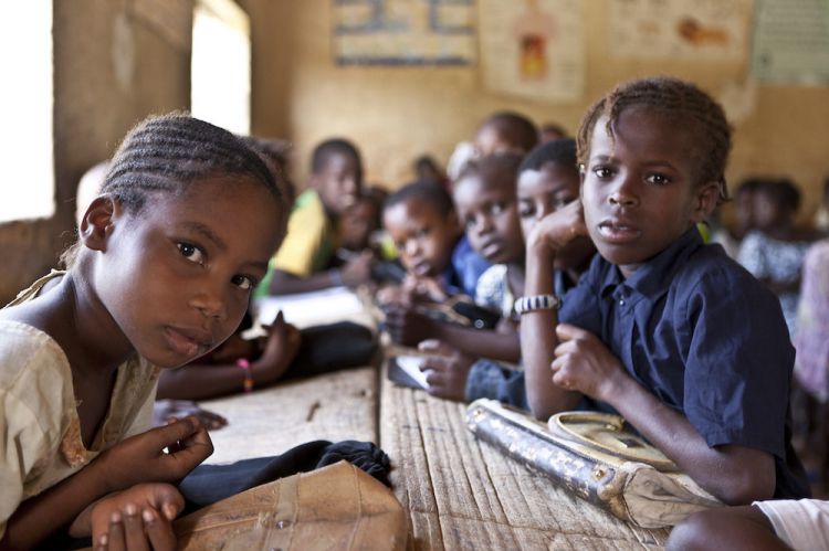 Thousands of children stop to go school because of conflicts