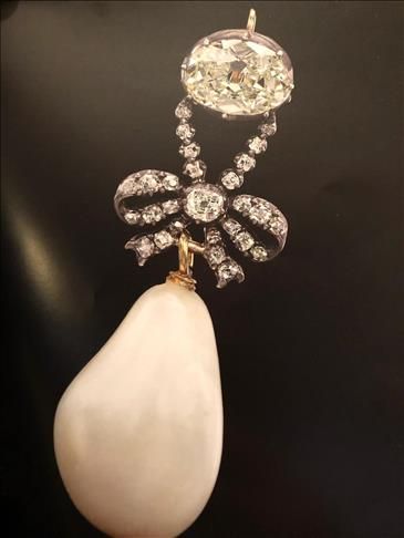 Marie Antoinette's necklace sets auction record