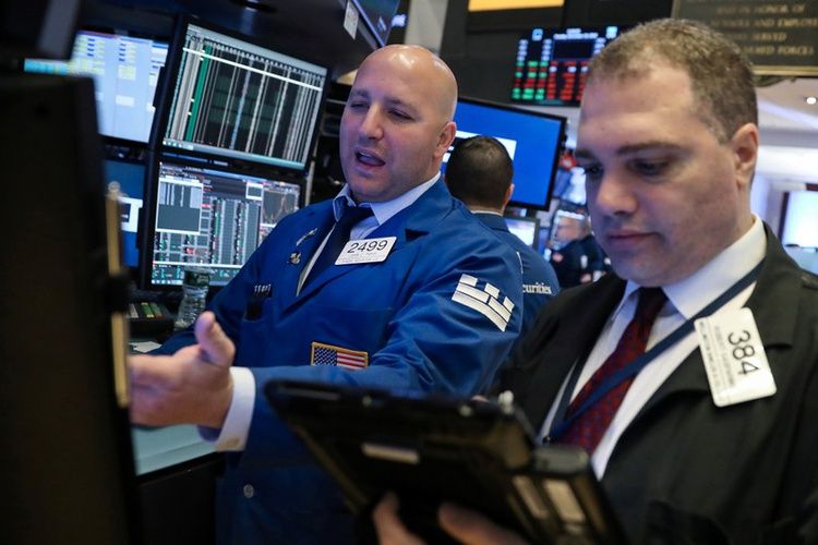 Wall Street tumbles at open on retail gloom, tech concerns