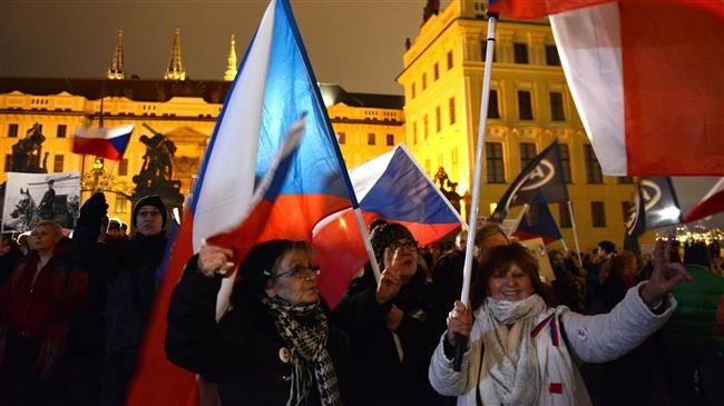Czech Republic 1000s protest after cabinet survives no-confidence vote
