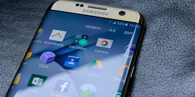 Samsung folding Galaxy phone said to be carrier exclusive, costing over $2,000