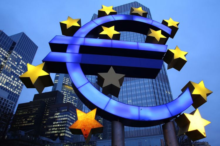 Euro zone lost some growth momentum but oil prices help ECB