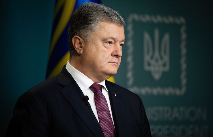 Ukraine’s Poroshenko signs legal act on 30-day martial law