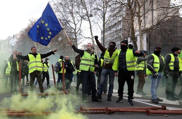 Fuel tax protesters block Brussels streets