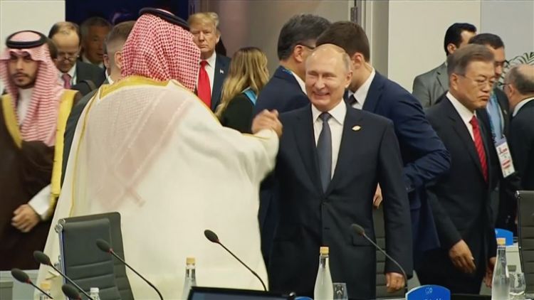 Putin and Saudi crown prince high-five at G20 summit