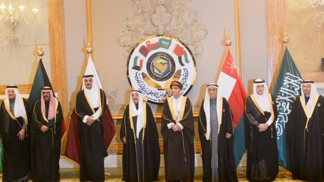 قمة مجلس التعاون: أمير قطر الشيخ تميم "يقرر عدم حضور القمة" بالرياض