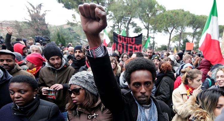 Thousands march for refugee rights in Italy