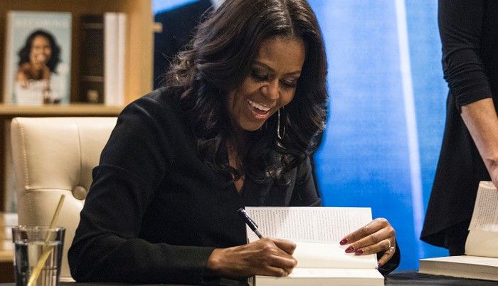 Michelle Obama's book sells 725,000