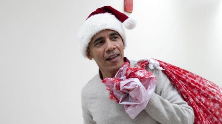 Santa Claus is coming to town Obama paid Christmas visit
