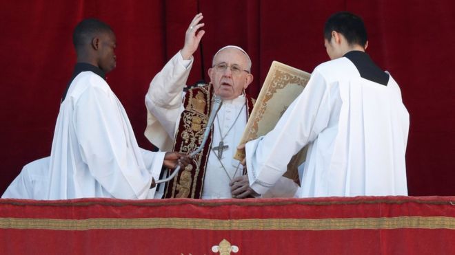 Pope Francis urges peace in conflict zones in Christmas address
