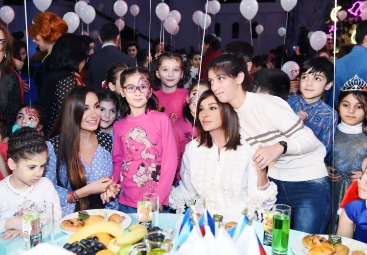 Heydar Aliyev Foundation arranges traditional New Year party for children
