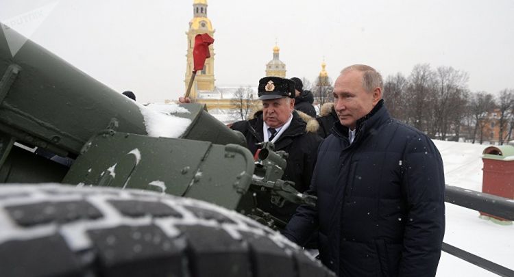 Putin reveals his military rank while firing soviet howitzer