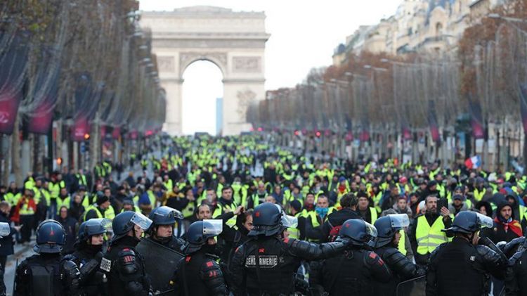 International flights to Paris drop amid Yellow Vest protests